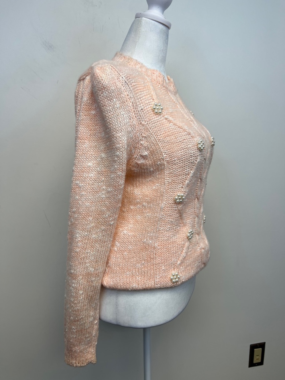Spice of Life Peach 80s Retro sweater with shoulder pads & pearl accents Size M - Picture 12 of 13